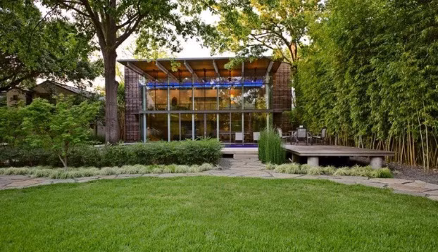  Nhà vườn theo phong cách châu Âu chưa bao giờ lỗi mốt ở Việt Nam, thích hợp với những gia đình có nhiều thế hệ. Ảnh: Nhadat.