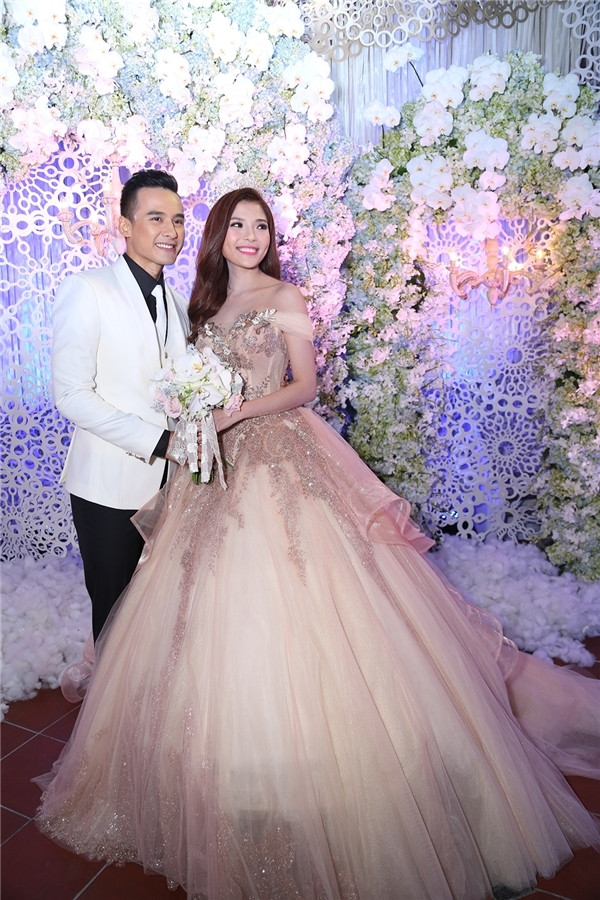 Bộ váy Thúy Diễm diện trong tiệc buổi tối có giá gần 100 triệu đồng. Ảnh: Yan.