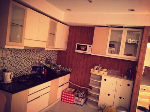 Phòng bếp đơn giản, tiện nghi. Ảnh: Khám phá.