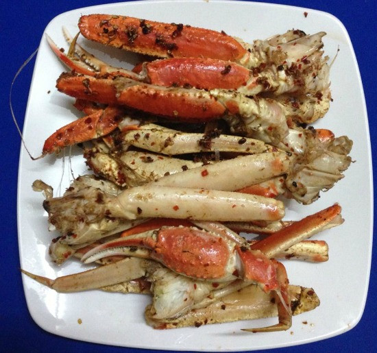 Chị Hà (Thanh Trì, Hà Nội) cho biết thường xuyên đặt mua chân cua tuyết trong những buổi liên hoan hay giỗ tết. Ảnh: Newfreshfoods.