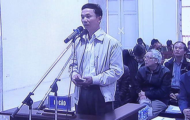 Bị cáo Nguyễn Văn Khải nói lời sau cùng. Ảnh chụp từ màn hình.