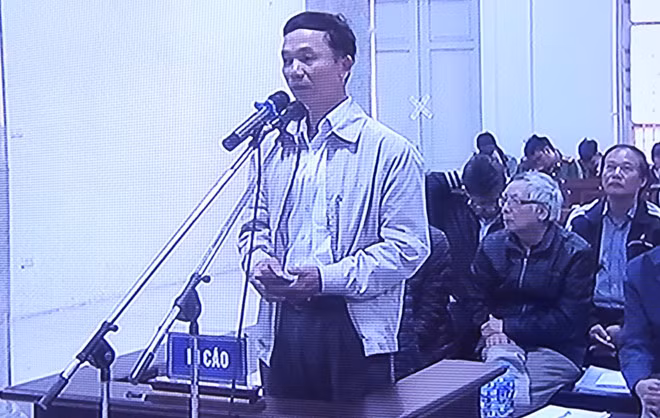 Bị cáo Nguyễn Văn Khải nói lời sau cùng. Ảnh chụp từ màn hình.