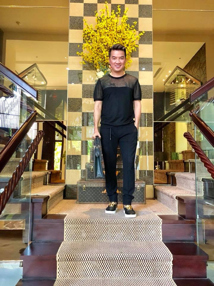 Chiếc túi dành cho doanh nhân mang thương hiệu Louis Vuitton có giá 1.500 USD.