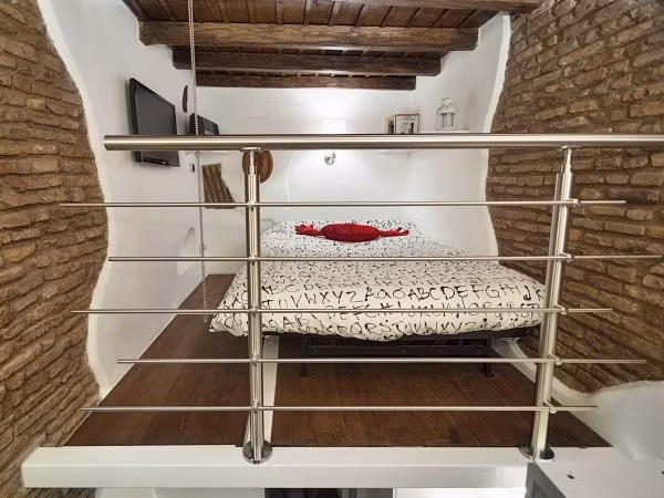 Sau đó cửa đóng lại giúp tăng diện tích cho phòng ngủ.