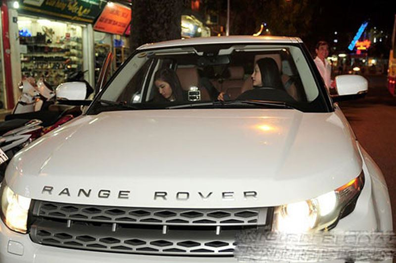 Thu Hương còn sở hữu cả xế hộp Range Rover màu trắng. Ảnh: Giaoduc.