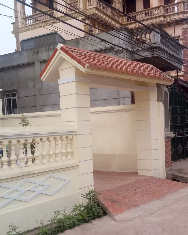 Ngói mũi hài phổ biến hơn cả vì màu ngói đỏ tươi, hình dáng ngói có mũi vểnh lên đẹp mắt. Ảnh: Tvxd.