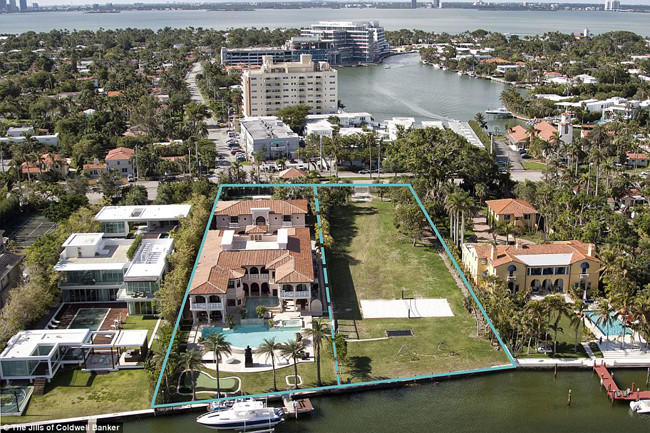 Khoảng đất trống bên cạnh khu biệt thự hiện nay cũng được ông Joel rao bán với giá 11 triệu USD (250 tỷ đồng)