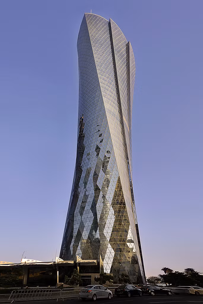 Xây dựng năm 2010, tòa tháp hình xoắn ốc Al Bidda Tower cao 215 mét, 43 tầng. Ảnh: Flickr.