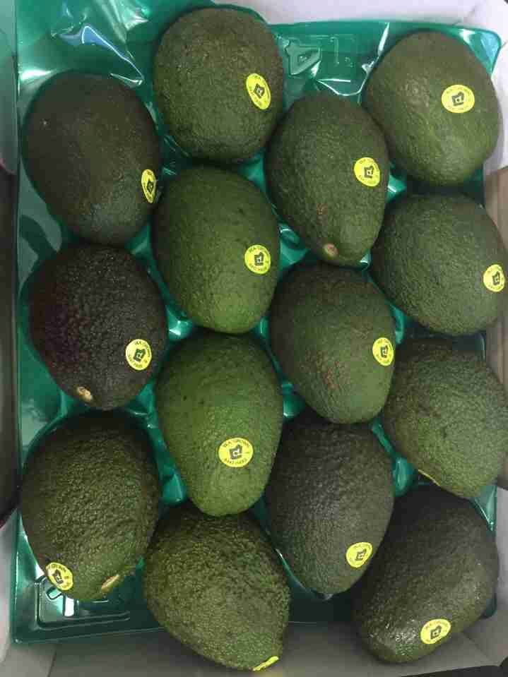 Nhiều khách hàng mua cả thùng, loại 4 - 5 kg để được giá rẻ, ăn lại được lâu. Ảnh: Traicayngon. Video: Lâm Đồng: Nông dân thu tiền tỷ nhờ giống bơ khủng. Nguồn: VTC14.