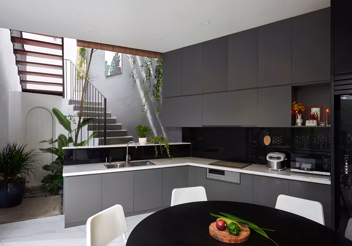 Phòng bếp thiết kế mở ngập tràn ánh sáng, gió tự nhiên.