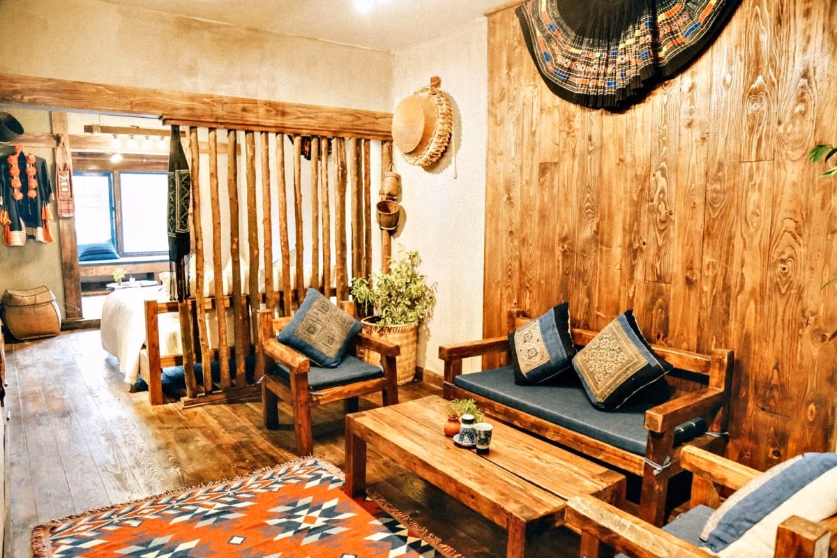 Trước khi cải tạo, căn hộ cũ diện tích nhỏ nhưng có nhiều vách ngăn khiến không gian trở nên ngột ngạt.