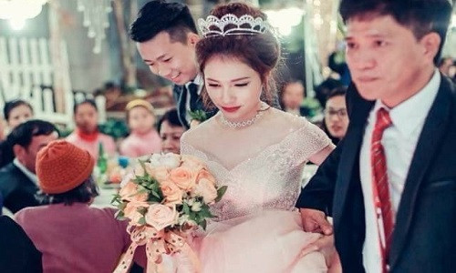 Chẳng phải vô cớ mà bố lại khóc trong ngày thành hôn của con. Ảnh Facebook.