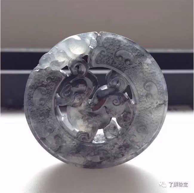 Ngọc bích kì lân – con vật hút tài lộc mang lại tiền tài, danh vọng.