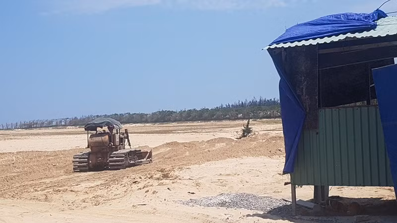 Khu du lịch ven biển đường Trường Sa (phường Hòa Hải, quận Ngũ Hành Sơn) do Công ty TNHH IVC làm chủ đầu tư hiện vẫn bỏ hoang. Ảnh: PL TP.HCM.