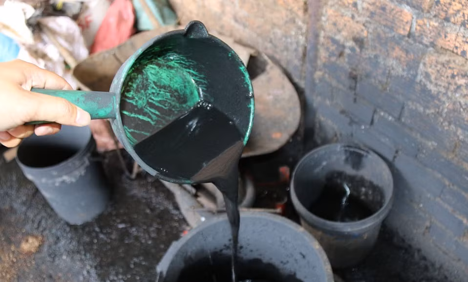 Hàng chục tấn cà phê bẩn trộn lõi pin được Phòng Cảnh sát kinh tế Công an tỉnh Đắk Nông phát hiện ngày 17/4 mới đây khiến người tiêu dùng thật sự hoang mang. Ảnh: Zing.