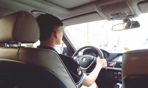 Chang trai run ray truoc loi de nghi tri gia 5.000 do tai biet thu vuon