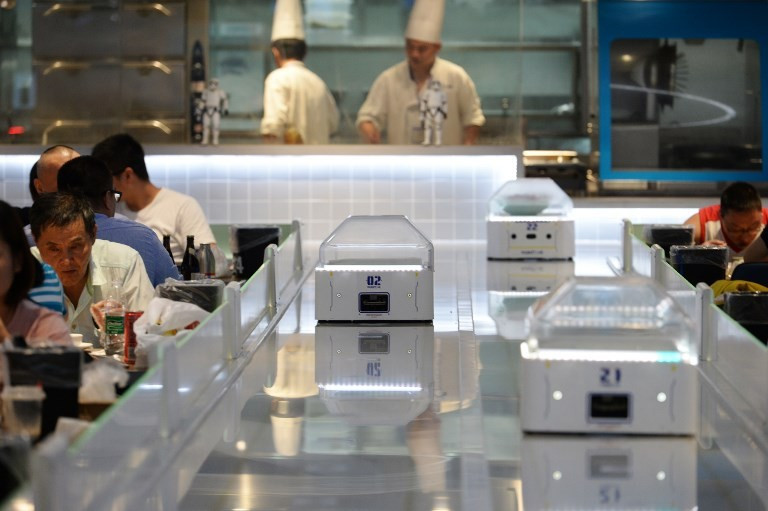 Robot còn giúp giảm đáng kể thời gian chế biến và chờ đợi của khách hàng. Nguồn ảnh: Business Insider.