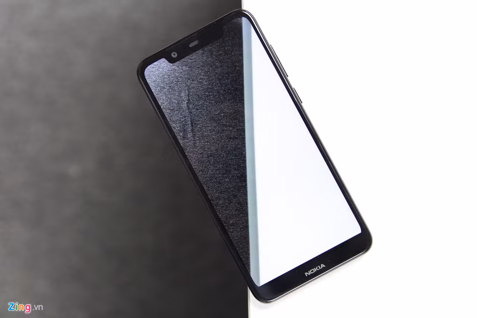 Nokia X5 được bán tại Việt Nam với giá từ 3,2 triệu đồng cho phiên bản RAM 3 GB, bộ nhớ 32 GB.