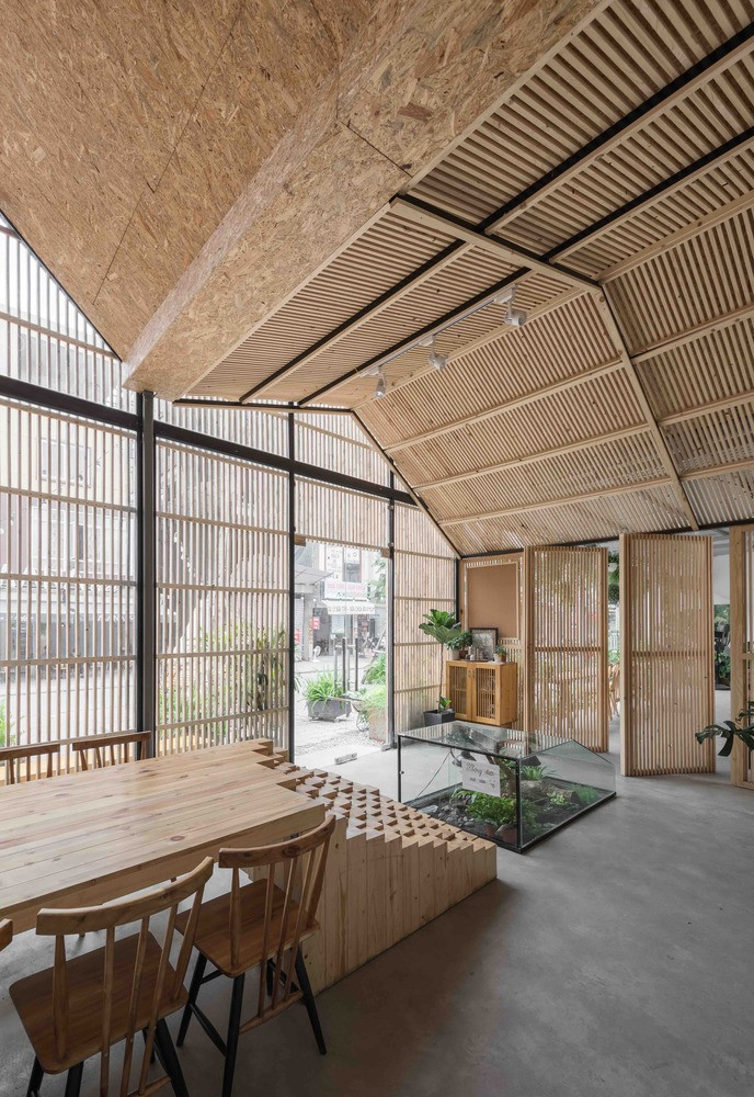 Phần lớn nội thất trong quán cà phê đều làm từ nguyên liệu tự nhiên, thân thiện với môi trường.