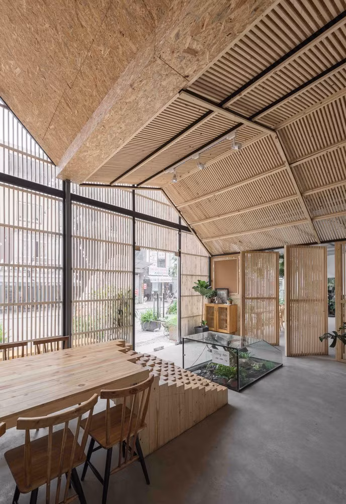 Phần lớn nội thất trong quán cà phê đều làm từ nguyên liệu tự nhiên, thân thiện với môi trường.