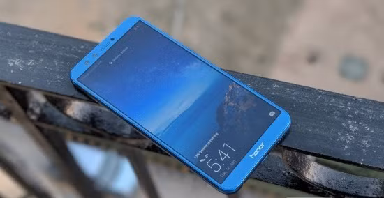 Honor 9 Lite cài sẵn phiên bản Android 8.0 Oreo trên nền EMUI 8.0 mới nhất, hỗ trợ đầy đủ kết nối Wi-Fi, Bluetooth 4.2 ... và hiện có giá khoảng 4,3 triệu đồng.