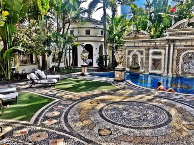 Thiếu gia giàu có thường lựa chọn bãi biển, những nơi ấm áp để tránh rét.