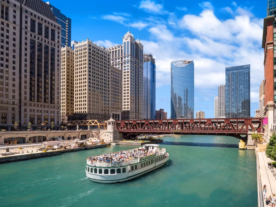 Đại diện thứ 3 đến từ nước Mỹ là thành phố Chicago với GDP đạt 703 tỷ USD. Chicago đứng thứ 10 về mức độ thuận lợi cho hoạt động kinh doanh, vì thế nơi đây có nhiều trụ sở của doanh nghiệp lớn.