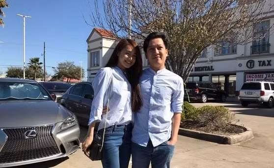  Trường Giang và Nhã Phương "tông xuyệt tông" nhí nhảnh bên nhau ở Mỹ. Ảnh: Ngoisao.vn.