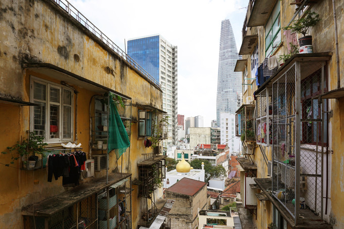  Căn hộ 27m2 nằm trong khu tập thể cũ 40 năm ở quận 1 (TP HCM) đã xuống cấp nên chủ nhà muốn cải tạo để tiếp tục mục đích ở hoặc cho thuê.