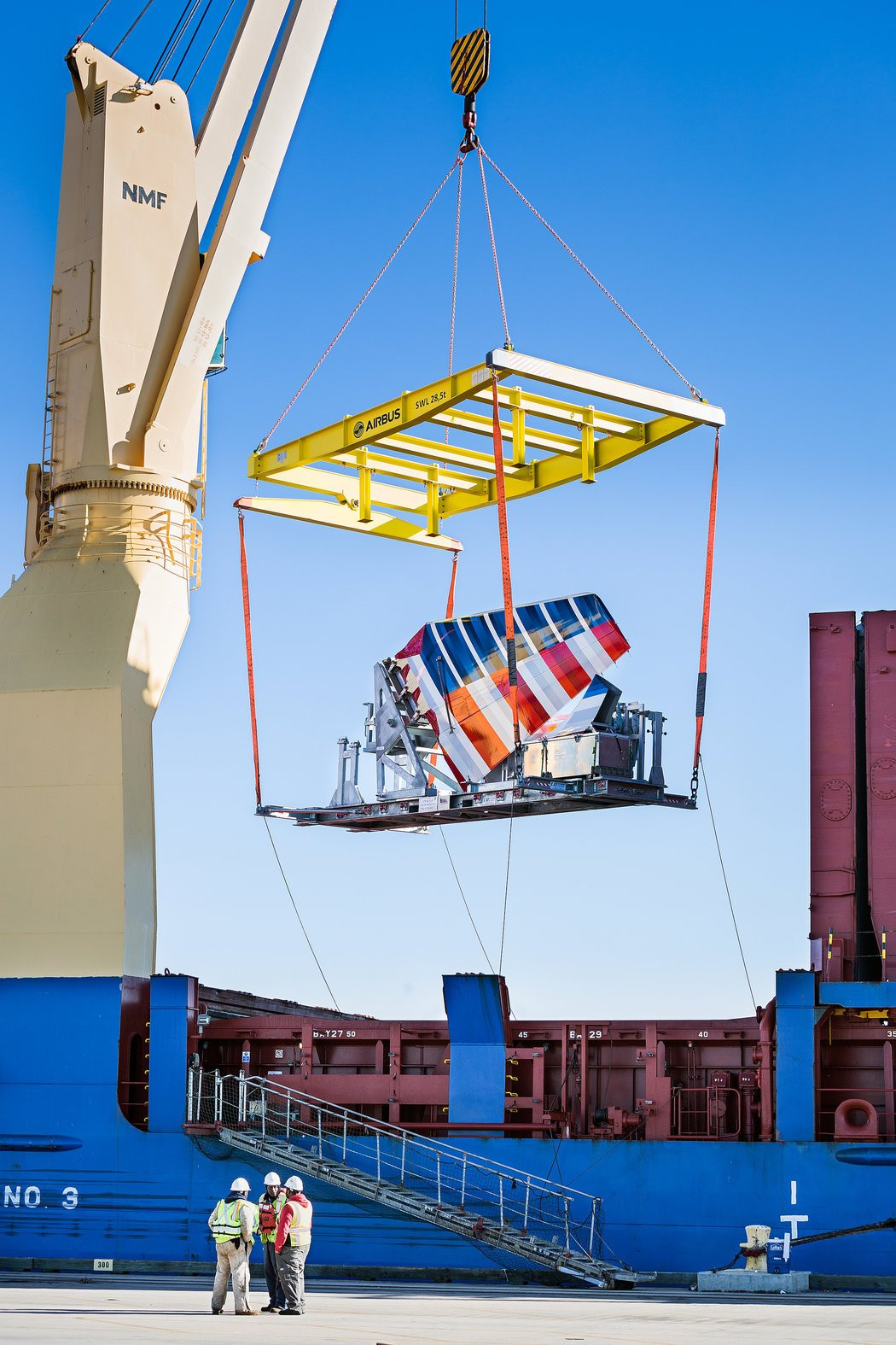 Một bộ phận được đưa về cảng Mobile từ Stade (Đức).