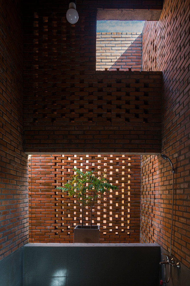 Phòng tắm thiết kế mở.