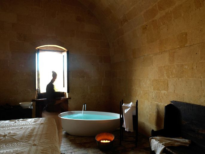 Một số vật dụng hiện đại đã xuất hiện bên trong căn nhà cổ 9.000 năm.