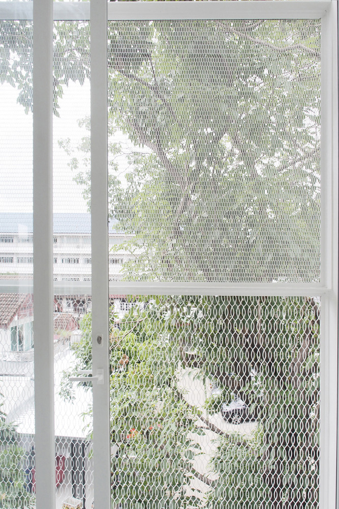 Cây lớn ở phía trước góp phần tạo bóng mát là tầm nhìn tuyệt vời cho gia chủ.