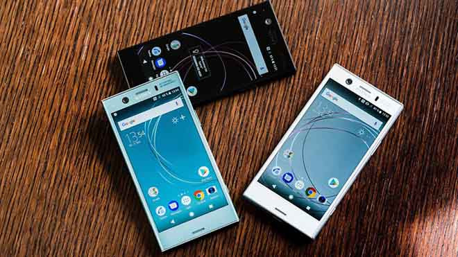 4. Sony Xperia XZ1 Compact (4.6 inch). Smartphone màn hình 4.6 inch này cũng là một trong những sự lựa chọn tuyệt vời cho những ai cần mua một chiếc smartphone "chất" trong một thiết kế nhỏ gọn. XZ1 Compact được trang bị chip Snapdragon 835, RAM 4GB với khả năng xử lý tuyệt vời trong tầm giá của mình. Tuy thiết kế có phần khá cục mịch nhưng sự chắc chắn và bền bỉ là rất đặc chưng cho dòng smartphone này từ Sony.