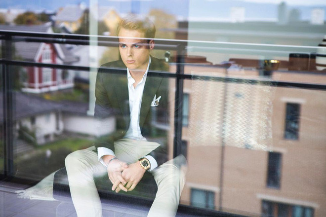 Gustav Magnar Witzoe đang thể hiện bản thân bằng ngành nghề khác: Buôn bất động sản và góp vốn vào các startup công nghệ. Anh chàng hiện tài trợ cho công ty gọi xe Gobi. Ảnh: Pinterest.