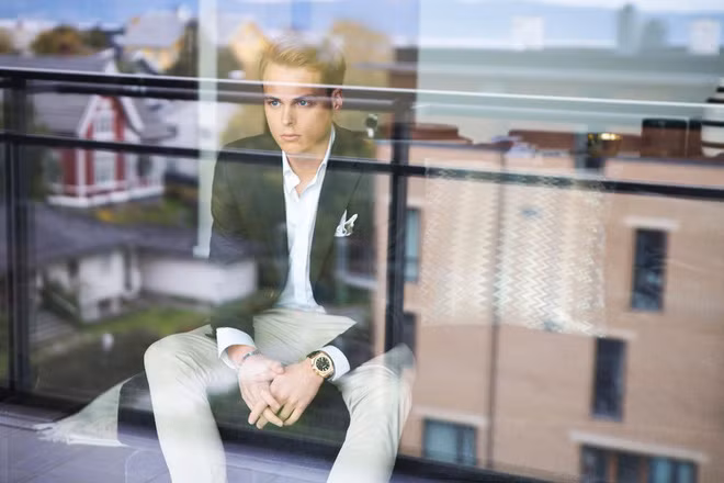 Gustav Magnar Witzoe đang thể hiện bản thân bằng ngành nghề khác: Buôn bất động sản và góp vốn vào các startup công nghệ. Anh chàng hiện tài trợ cho công ty gọi xe Gobi. Ảnh: Pinterest.