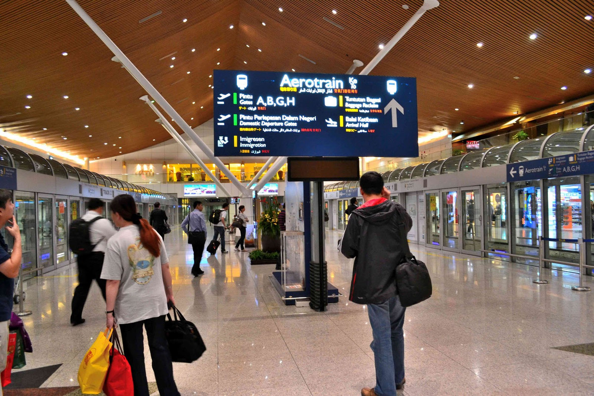 Các sân bay muốn khách hàng thoải mái nhất trước khi vào cửa hàng miễn thuế.