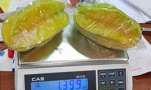 Dù đắt gấp 10 lần khế Việt Nam nhưng khế Đài Loan ngay lập tức thu hút người tiêu dùng bởi trọng lượng khủng. Ảnh: FB Hoa Quả Ưu Đàm.