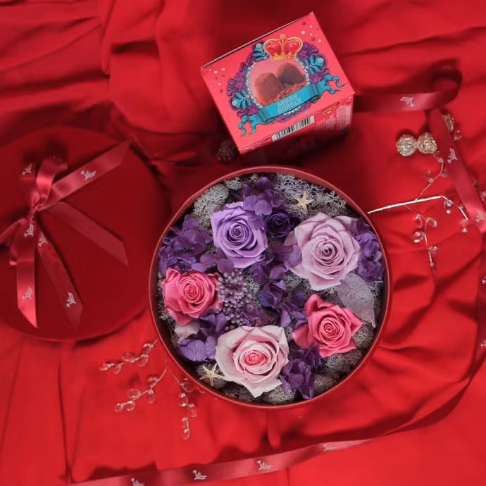 Hoa hồng “vĩnh cửu” là những bông hoa tươi từ Ecuador được xử lý bằng công nghệ của Nhật Bản để duy trì vẻ đẹp tự nhiên. Ảnh: Baogiaothong.