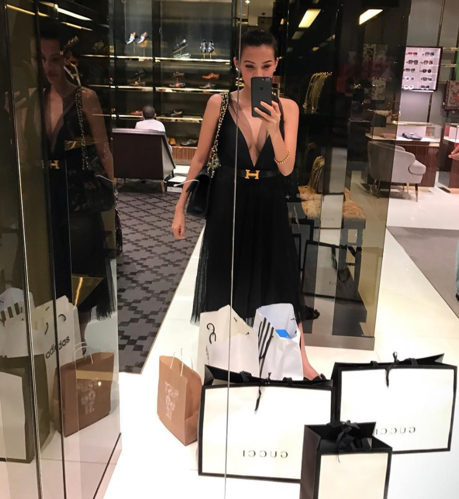 Mỗi lần 9X giàu có “tự sướng” bên tủ đồ hiệu có giá cả triệu USD, mọi người đều phải trầm trồ, ngưỡng mộ.