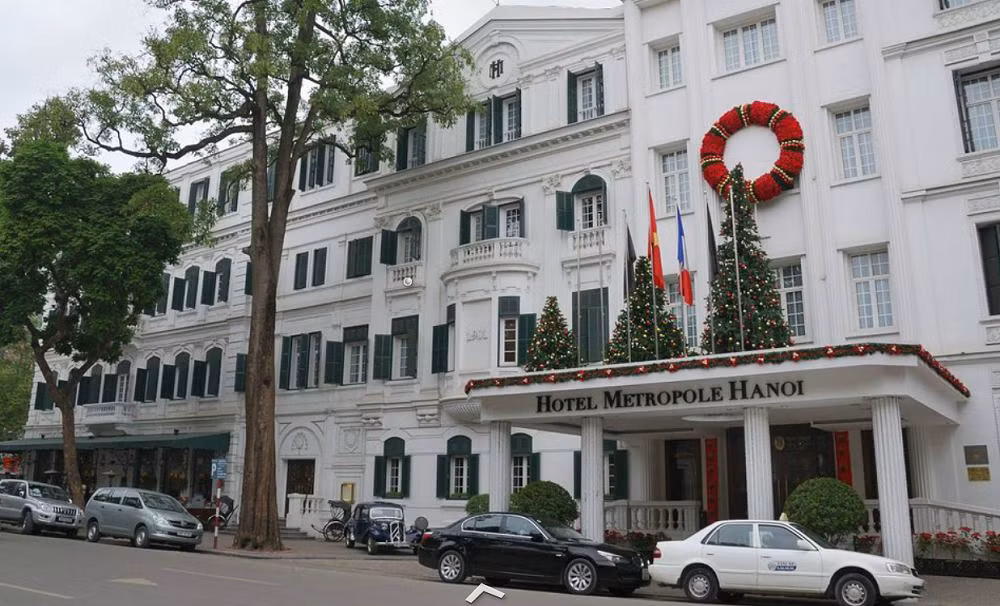 Được xây từ năm 1901, Sofitel Metropole mang phong cách kiến trúc cổ kính của thời Pháp thuộc. Ảnh: Visual Itineraries.
