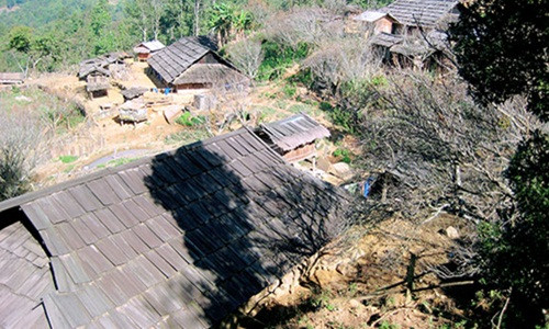 Làng Sáng có 100 hộ đang sinh sống, với 100% là đồng bào dân tộc Mông. Ảnh: Baosonla.