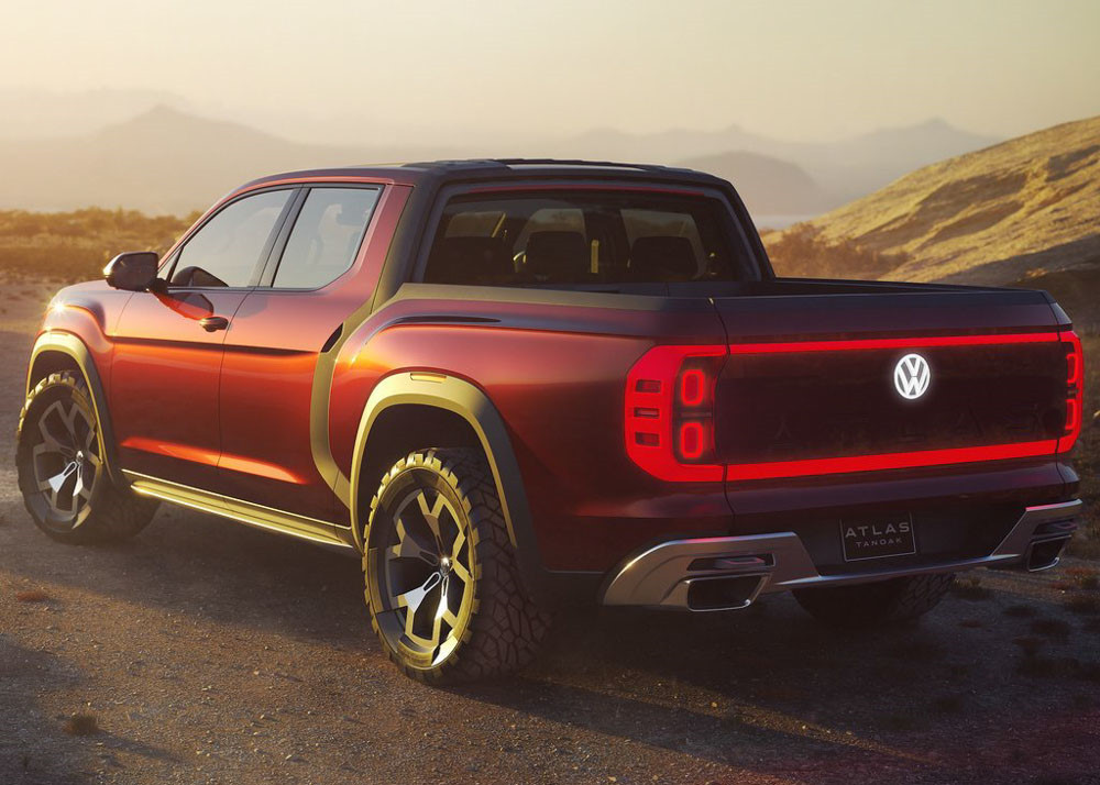 Mặc dù chiếc concept ra mắt đã hoàn thiện, tuy nhiên Volkswagen vẫn chưa quyết định liệu có sản xuất Atlas Tanoak hay không. Giám đốc Volkswagen tại Mỹ, Hinrich Woebcken nói với Auto Car: “Atlas Tanoak là mẫu xe tốt của thương hiệu và muốn phát triển nó tại thị trường Mỹ, nhưng đó là điều chúng tôi phải xem xét cẩn thận. Phân khúc bán tải cỡ trung rất được yêu thích tại đây nhưng thách thức là các hãng xe Mỹ cũng đang thống trị phân khúc này".