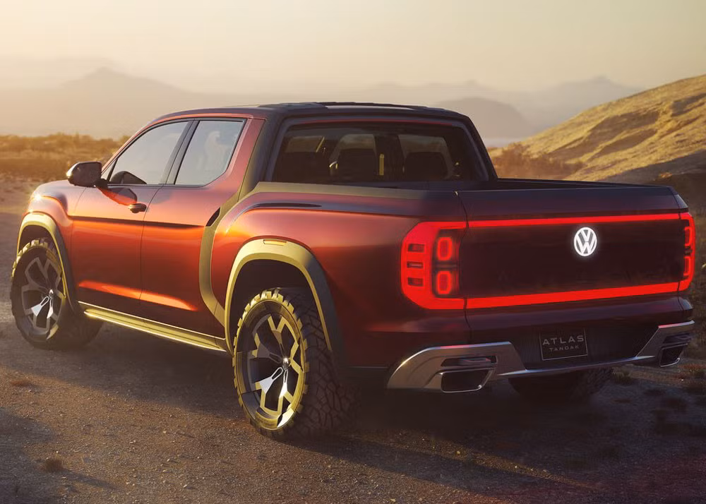 Mặc dù chiếc concept ra mắt đã hoàn thiện, tuy nhiên Volkswagen vẫn chưa quyết định liệu có sản xuất Atlas Tanoak hay không. Giám đốc Volkswagen tại Mỹ, Hinrich Woebcken nói với Auto Car: “Atlas Tanoak là mẫu xe tốt của thương hiệu và muốn phát triển nó tại thị trường Mỹ, nhưng đó là điều chúng tôi phải xem xét cẩn thận. Phân khúc bán tải cỡ trung rất được yêu thích tại đây nhưng thách thức là các hãng xe Mỹ cũng đang thống trị phân khúc này".