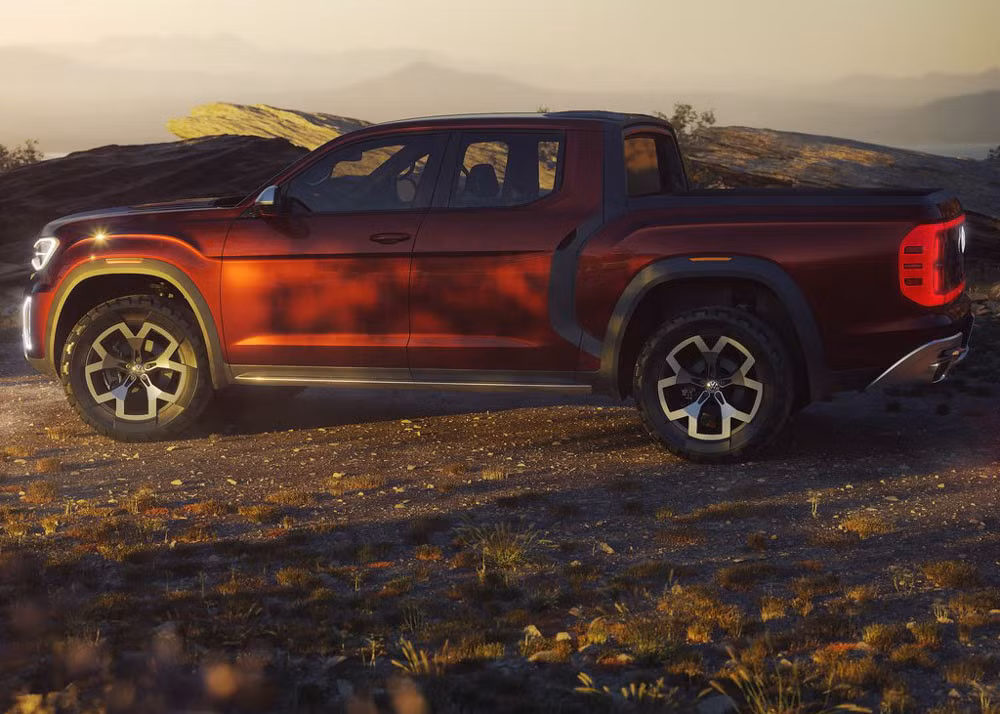 Concept Atlas Tanoak dài 5.438 mm, hơn 401 mm so với chiếc Atlas SUV, thuộc phân khúc xe bán tải hạng trung theo tiêu chuẩn của Mỹ. Chiều rộng là 2.029 mm, chiều cao 1.844 mm trong khi trục cơ sở là 3.258 mm dài hơn 279 mm so với Atlas.