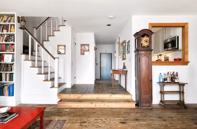 Sàn gỗ tự nhiên ấn tượng với những đường vân độc đáo.