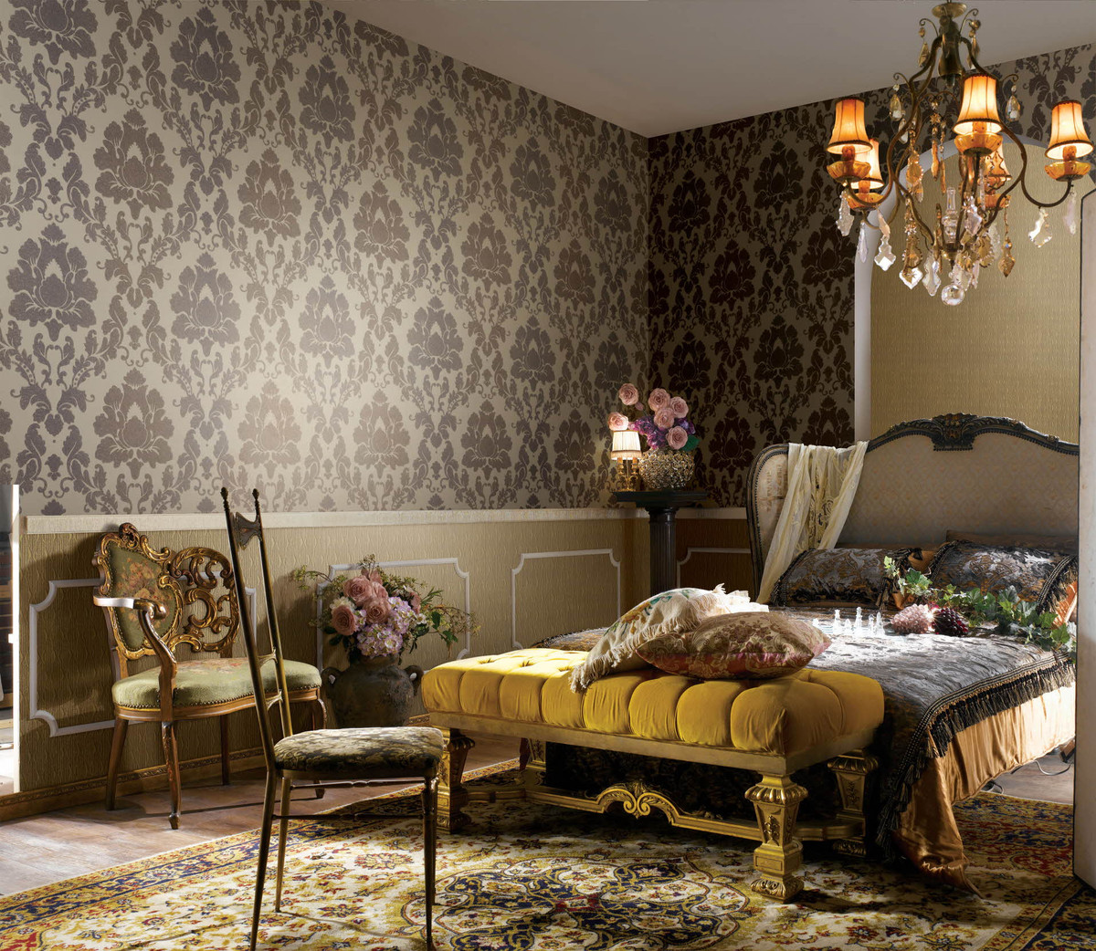 Hơn nữa, nếu dán giấy quá kín thì hơi ẩm trong tường không thể thoát ra ngoài, gây nên hiện tượng tường "đổ mồ hôi". Ảnh: Giaydantuongtphcm.