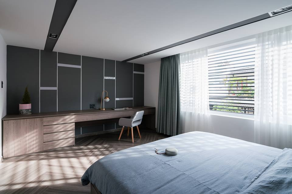 Cửa sổ lớn lấy ánh nắng và gió.