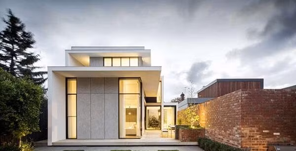  Nhà phố 1 tầng sử dụng nhiều kính để trang trí, vừa tạo không gian rộng rãi, vừa chan hòa thiên nhiên. Ảnh: 10nhadep.