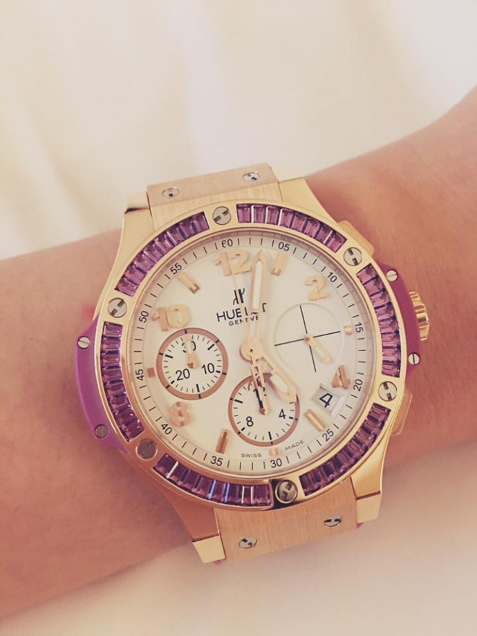 Mẫu đồng hồ Hublot màu tím. Ảnh: Baogiaothong.